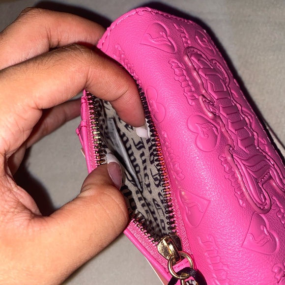 Juicy Couture “Monogram” Heart D-ring Wallet 👜 - Picture 7 of 7